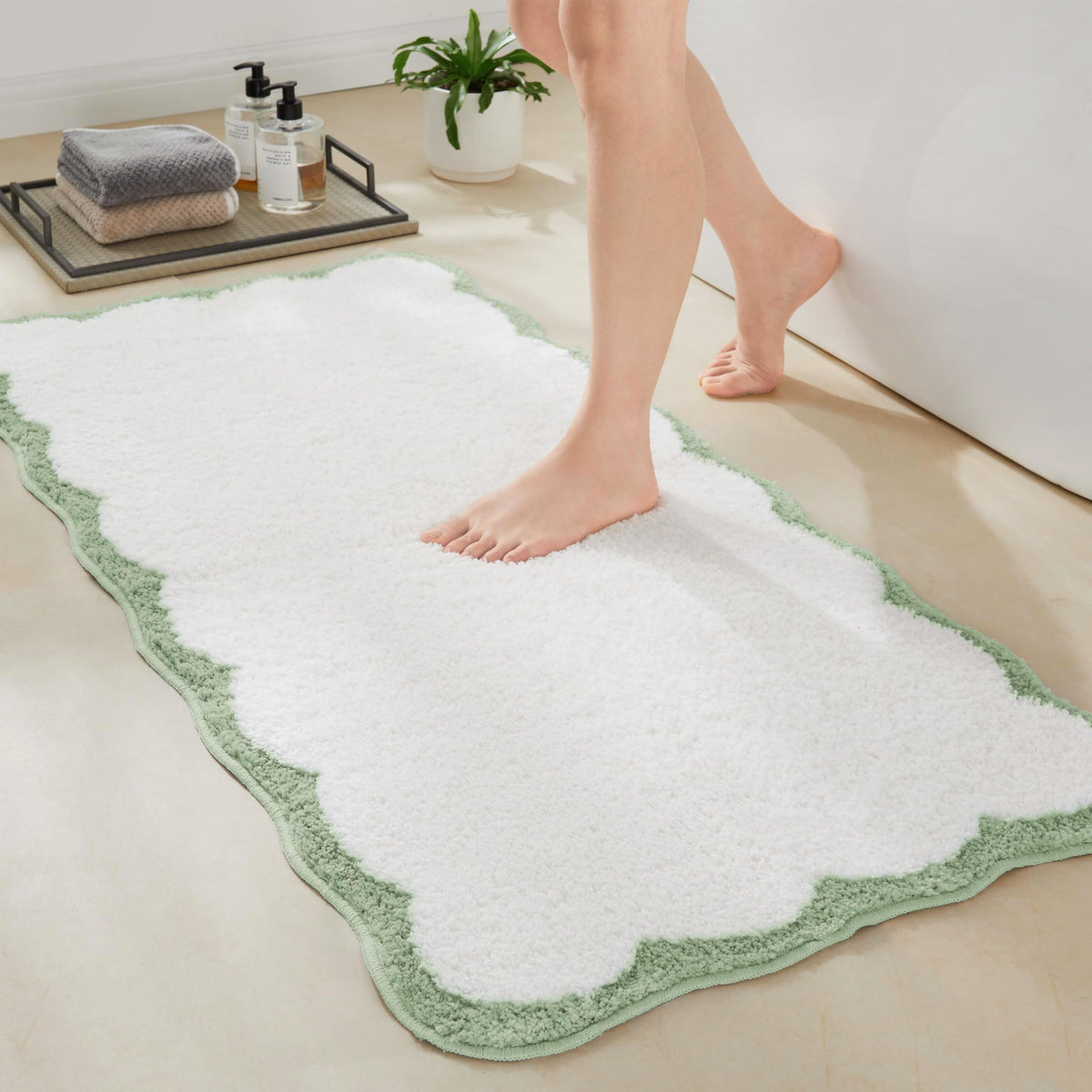 Ohocut Luxury Microfiber Bathroom Rugs, Beige Sand Scalloped Bath Rug Boho Farmhouse Cute Aesthetic Preppy Bath Mat for Bathroom, Tub, Floor Carpet, Sink, Shower, Anti Slip, Absorbent, 32x20
