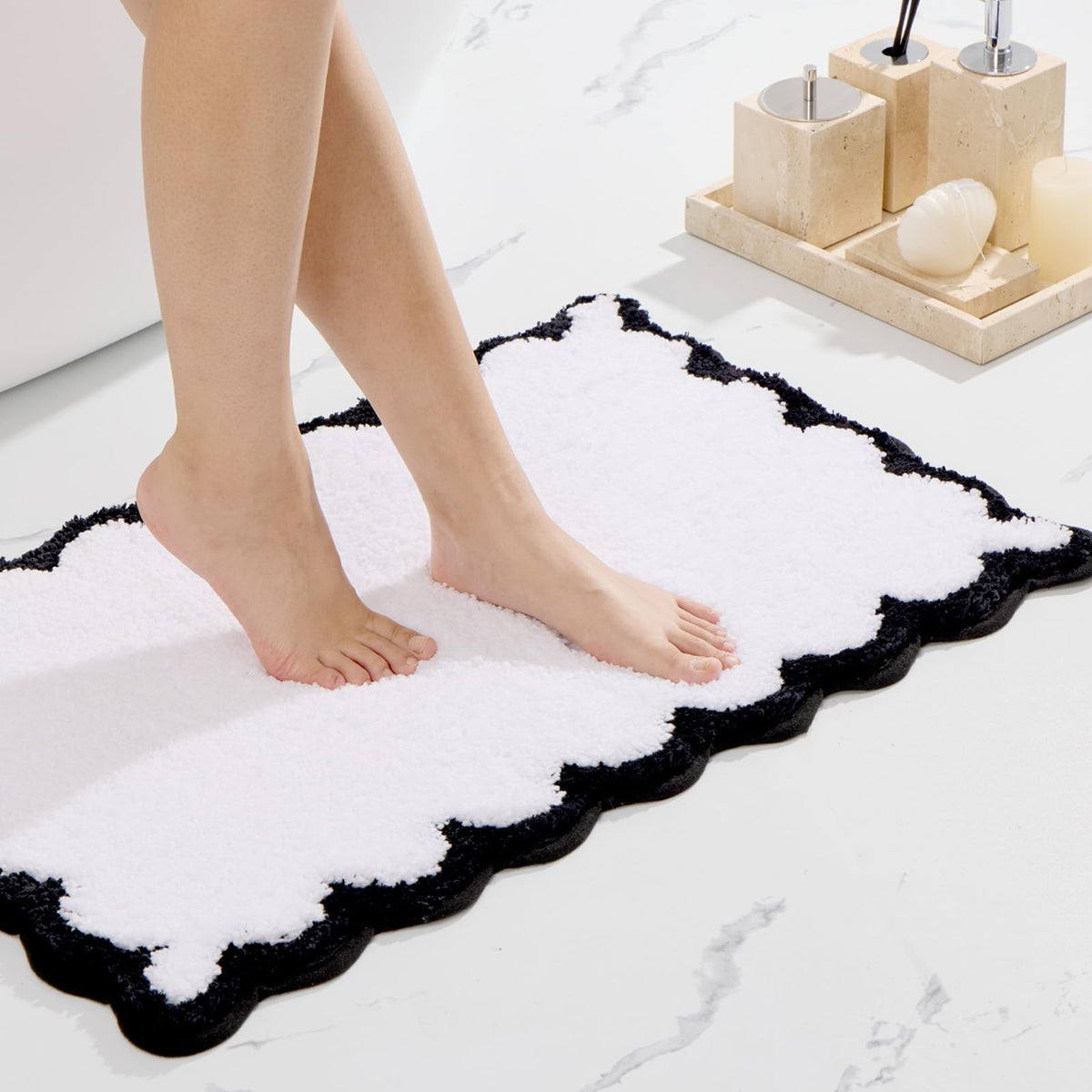 ORTIGIA Cute Green Scalloped Bath Mat, Fun Plush Microfiber Scallop Bathroom Rugs Non Slip Washable Quick Dry Absorbent, Bathmat Bath Rug Carpet for Shower Stall Vanities Kitchen Floor Entrance, 20x32
