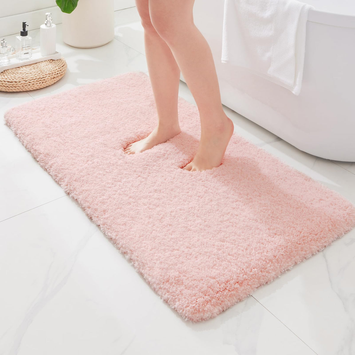 ILANGO Bathroom Rugs 32" × 20", Extra Soft Absorbent Microfiber Bath Rugs
