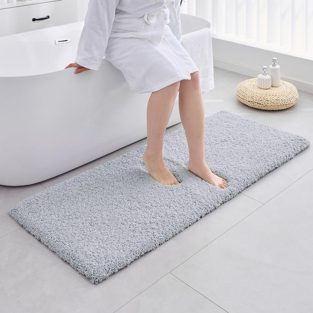 ILANGO Bathroom Rugs 32" × 20", Extra Soft Absorbent Microfiber Bath Rugs