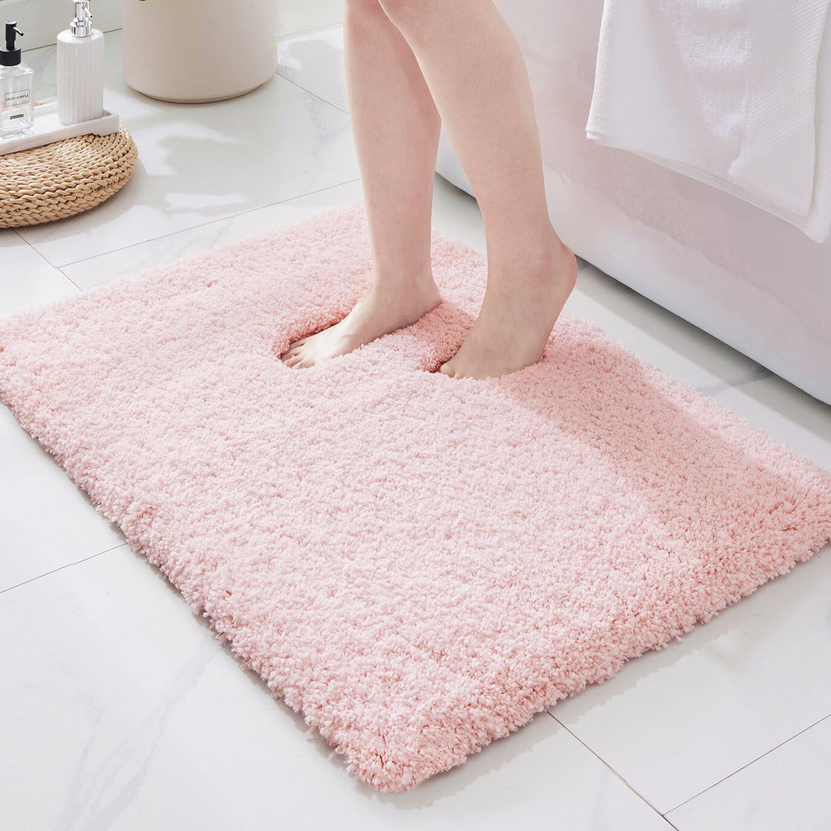 ILANGO Bathroom Rugs 32" × 20", Extra Soft Absorbent Microfiber Bath Rugs