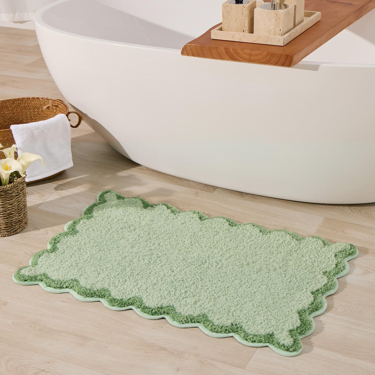 ORTIGIA Cute Green Scalloped Bath Mat, Fun Plush Microfiber Scallop Bathroom Rugs Non Slip Washable Quick Dry Absorbent, Bathmat Bath Rug Carpet for Shower Stall Vanities Kitchen Floor Entrance, 20x32