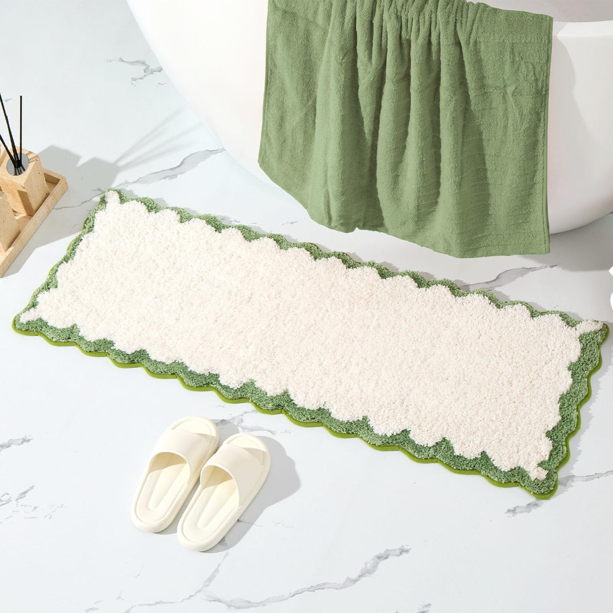 ORTIGIA Cute Green Scalloped Bath Mat, Fun Plush Microfiber Scallop Bathroom Rugs Non Slip Washable Quick Dry Absorbent, Bathmat Bath Rug Carpet for Shower Stall Vanities Kitchen Floor Entrance, 20x32