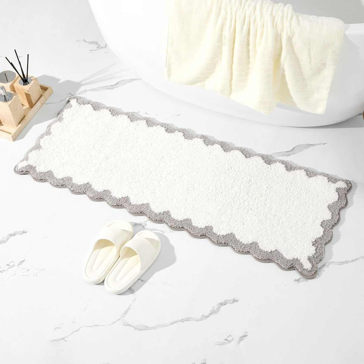 ORTIGIA Cute Green Scalloped Bath Mat, Fun Plush Microfiber Scallop Bathroom Rugs Non Slip Washable Quick Dry Absorbent, Bathmat Bath Rug Carpet for Shower Stall Vanities Kitchen Floor Entrance, 20x32