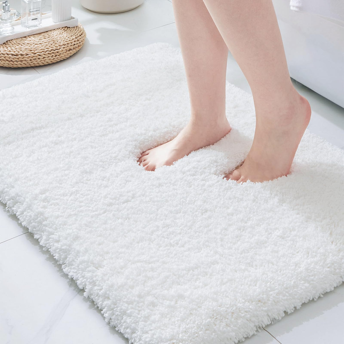 ILANGO Bathroom Rugs 24" × 17", Extra Soft Absorbent Microfiber Bath Rugs