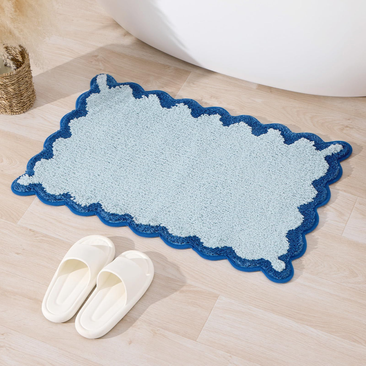 ORTIGIA Cute Green Scalloped Bath Mat, Fun Plush Microfiber Scallop Bathroom Rugs Non Slip Washable Quick Dry Absorbent, Bathmat Bath Rug Carpet for Shower Stall Vanities Kitchen Floor Entrance, 20x32
