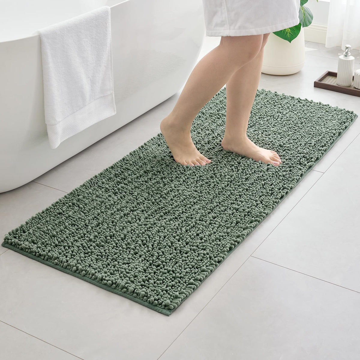 ILANGO Bathroom Rugs Light Grey 44x24, Soft Absorbent Chenille Bath Rugs