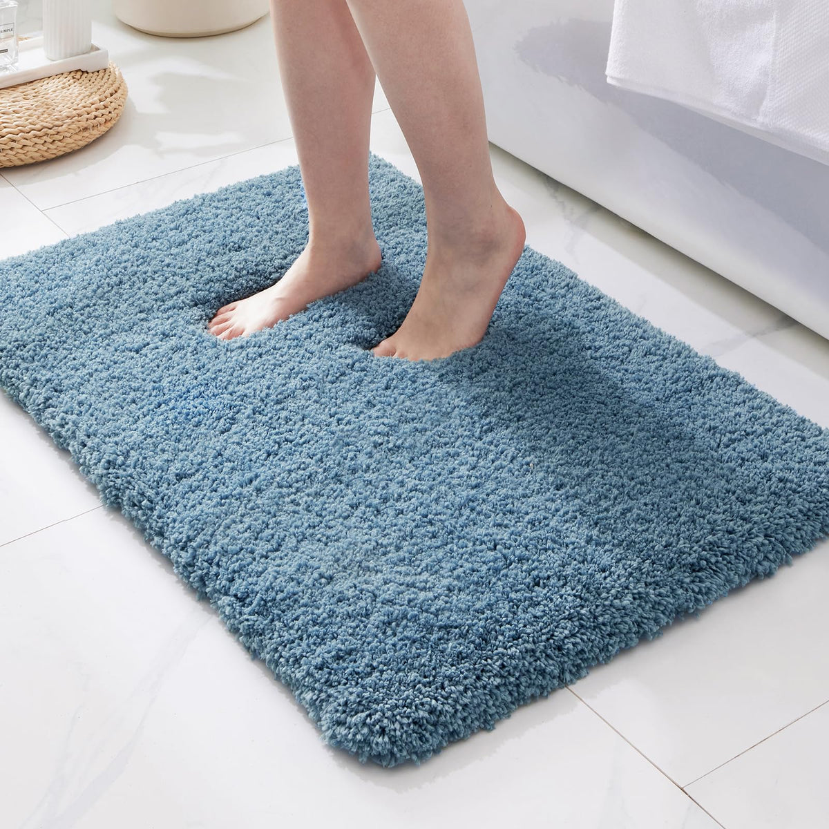 ILANGO Bathroom Rugs 32" × 20", Extra Soft Absorbent Microfiber Bath Rugs