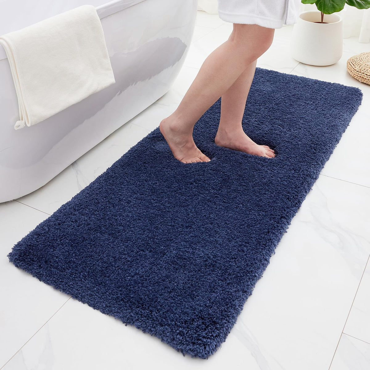 ILANGO Bathroom Rugs 32" × 20", Extra Soft Absorbent Microfiber Bath Rugs