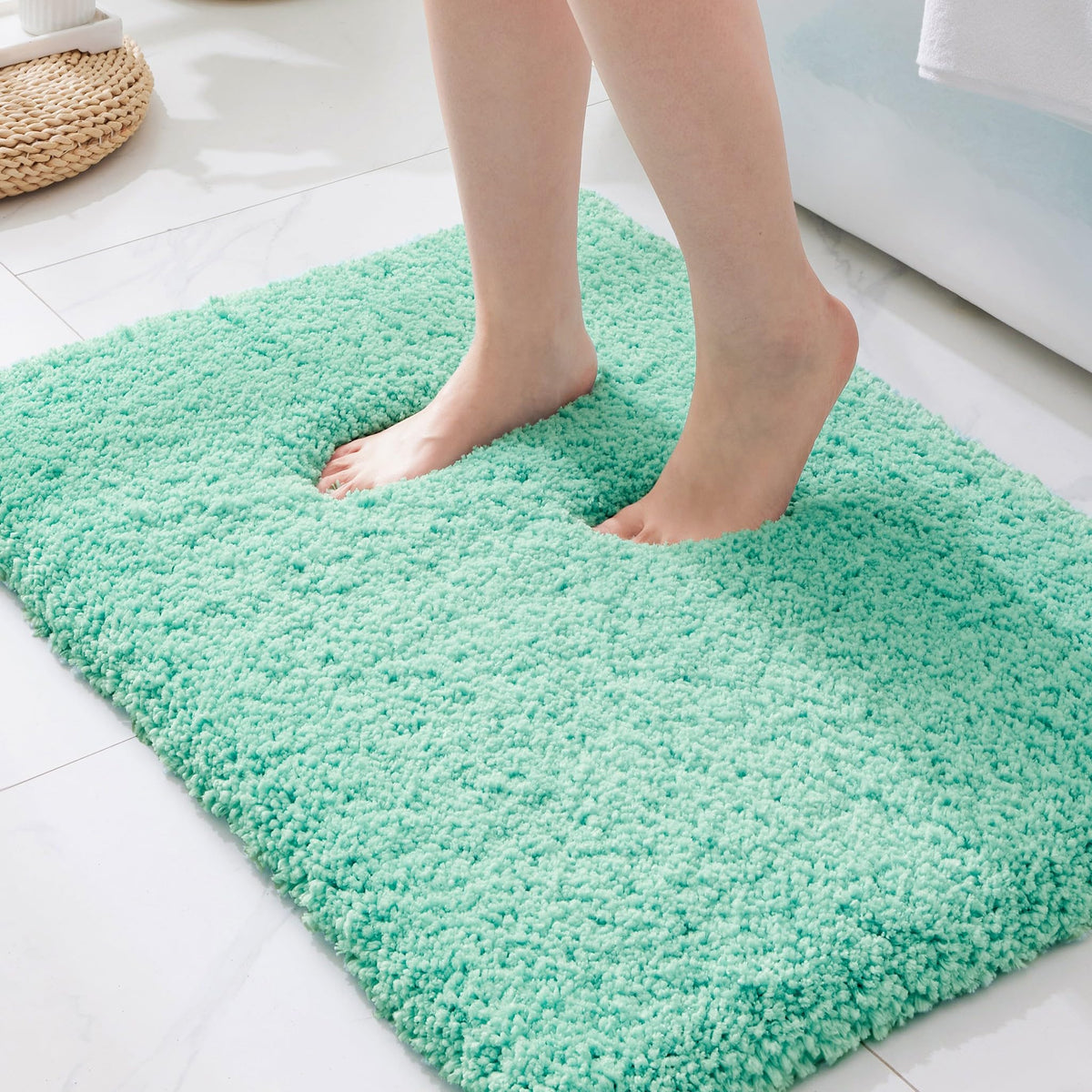 ILANGO Bathroom Rugs 32" × 20", Extra Soft Absorbent Microfiber Bath Rugs