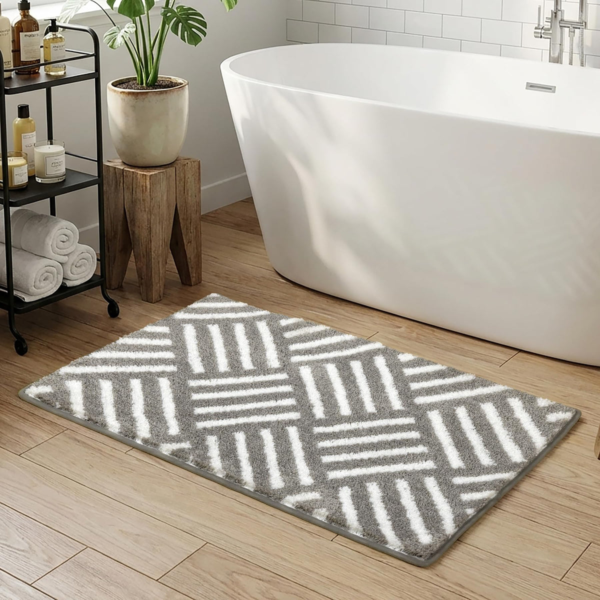 ORTIGIA Cute Green Scalloped Bath Mat, Fun Plush Microfiber Scallop Bathroom Rugs Non Slip Washable Quick Dry Absorbent, Bathmat Bath Rug Carpet for Shower Stall Vanities Kitchen Floor Entrance, 20x32