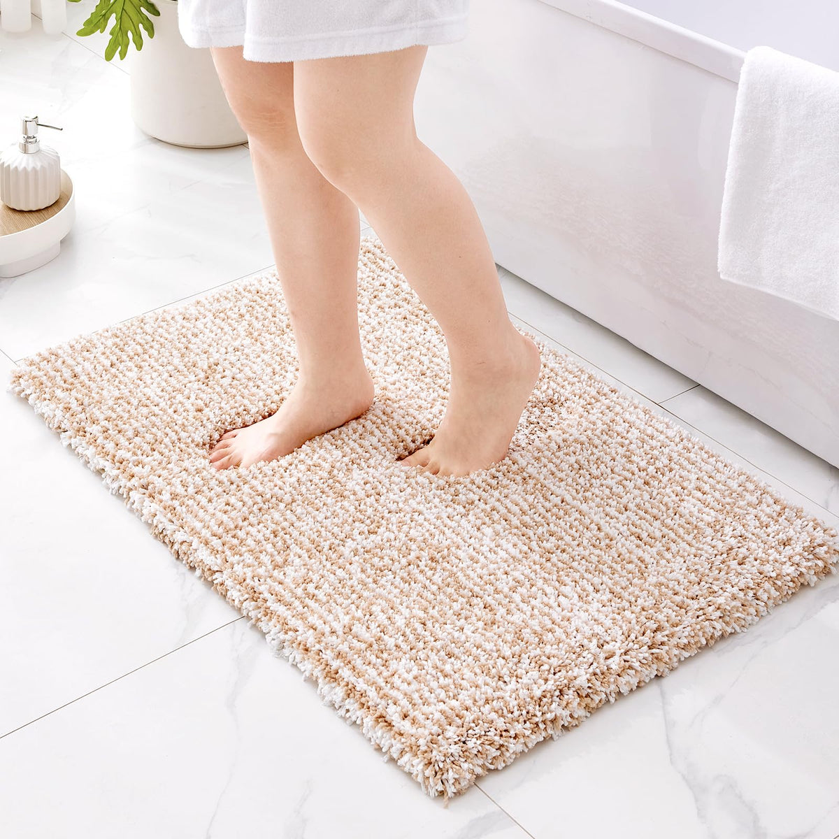 ILANGO Bathroom Rugs 32" × 20", Extra Soft Absorbent Microfiber Bath Rugs
