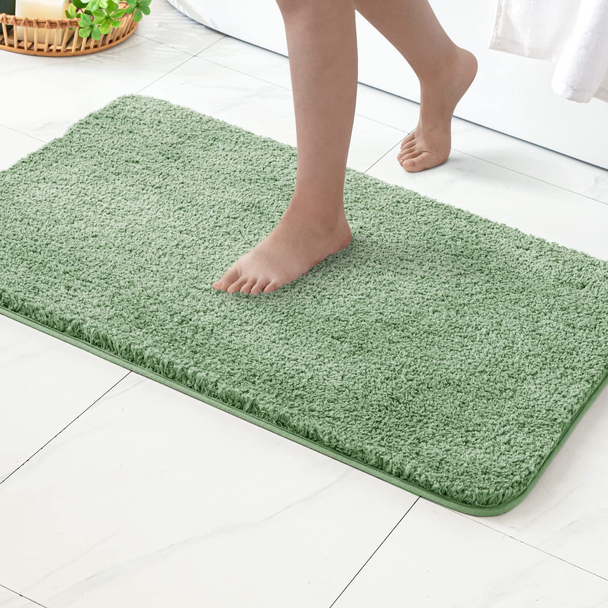 MIULEE Dark Purple Bathroom Rugs Soft Small Microfiber Bath Mat 16x24 Inch