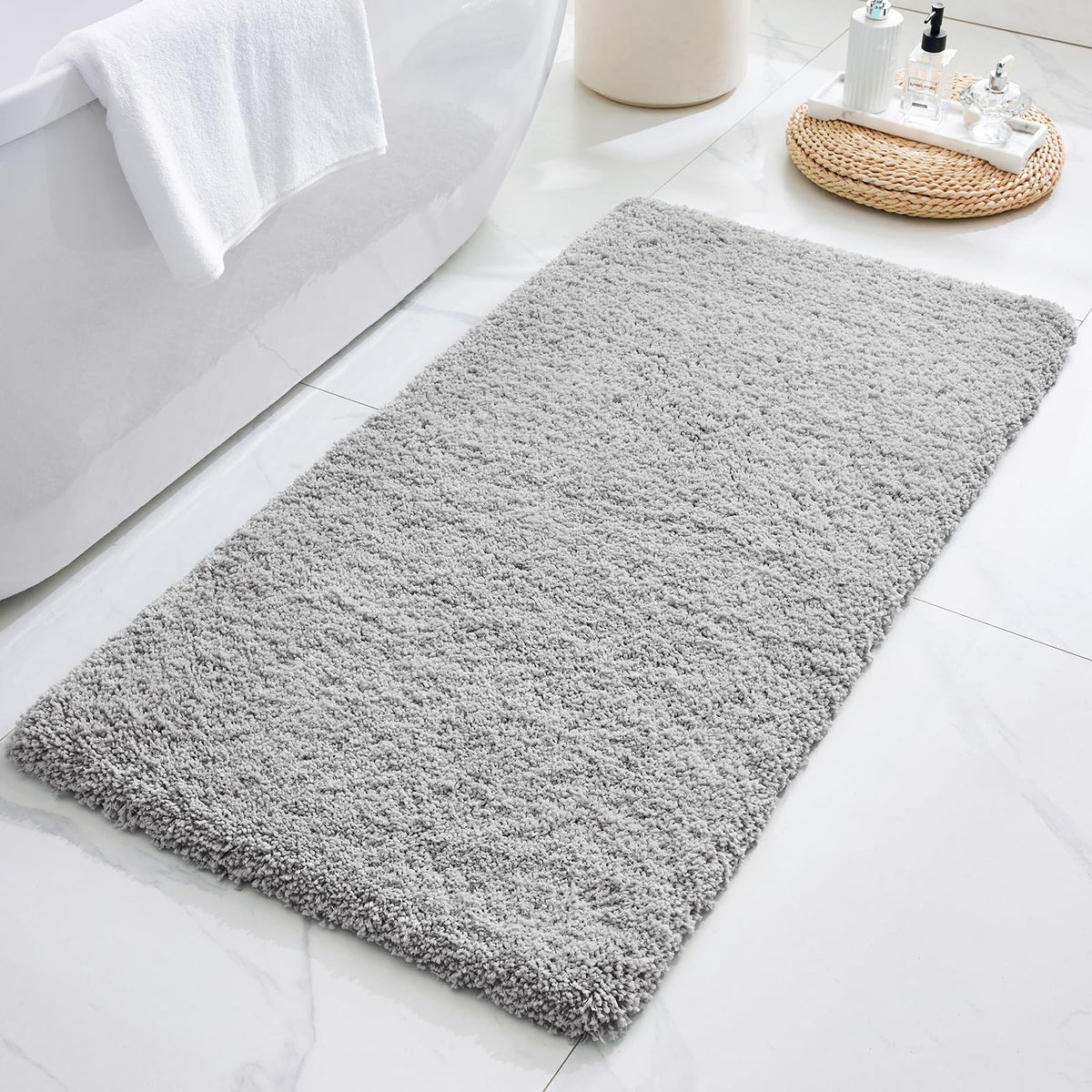 ILANGO Bathroom Rugs 32" × 20", Extra Soft Absorbent Microfiber Bath Rugs