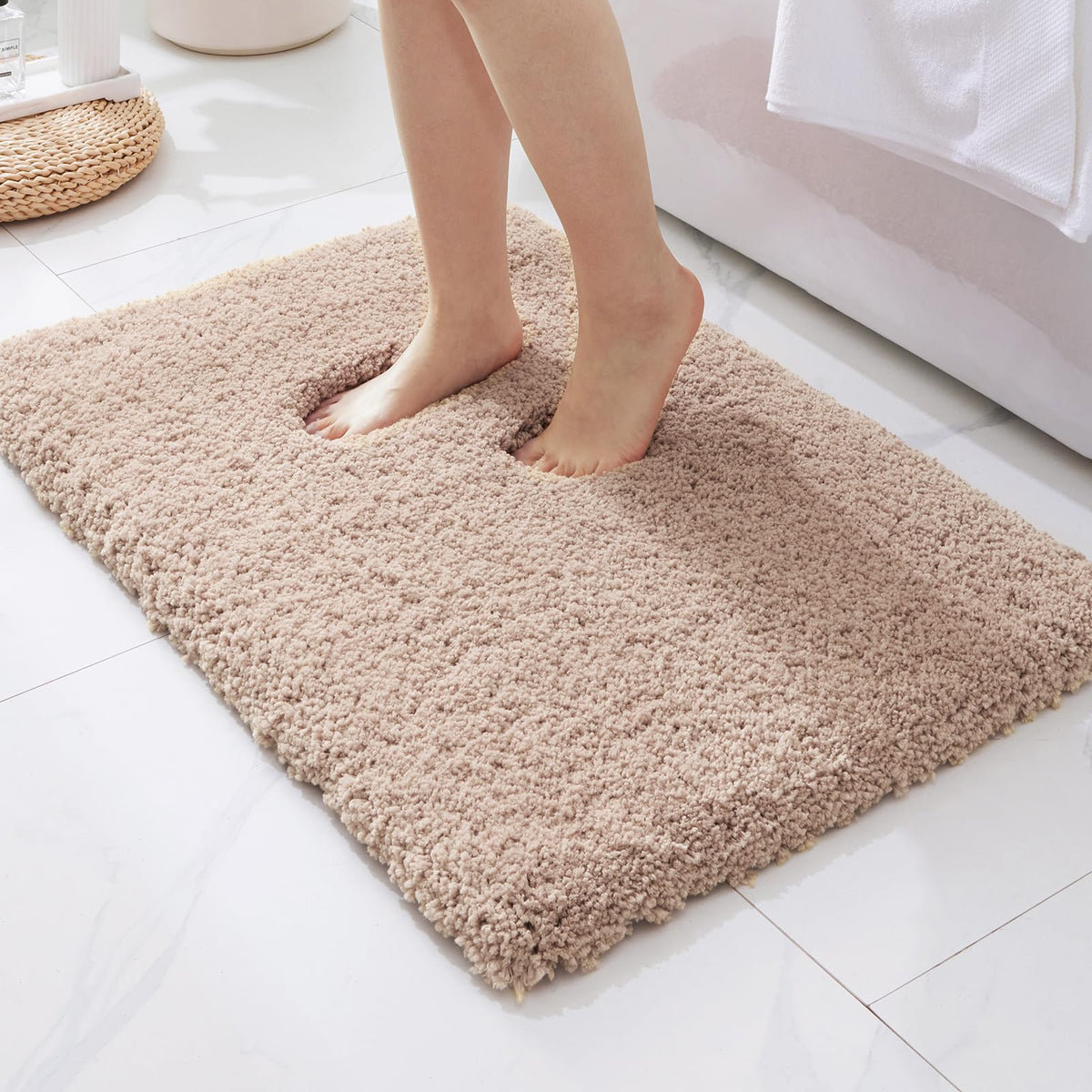 ILANGO Bathroom Rugs 32" × 20", Extra Soft Absorbent Microfiber Bath Rugs