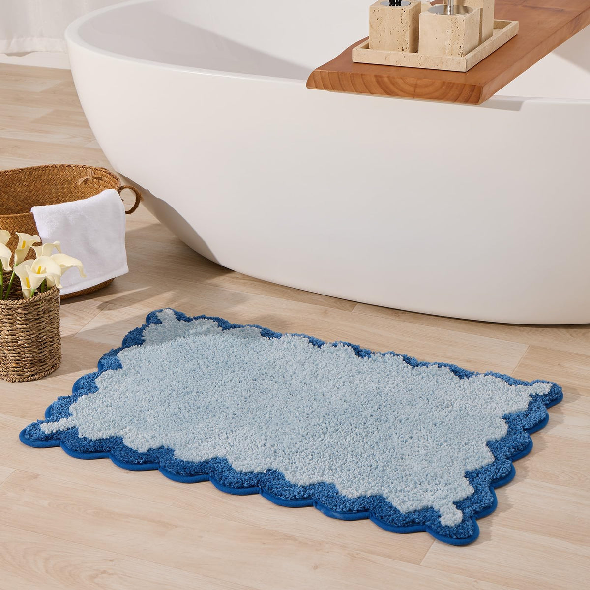 ORTIGIA Cute Green Scalloped Bath Mat, Fun Plush Microfiber Scallop Bathroom Rugs Non Slip Washable Quick Dry Absorbent, Bathmat Bath Rug Carpet for Shower Stall Vanities Kitchen Floor Entrance, 20x32