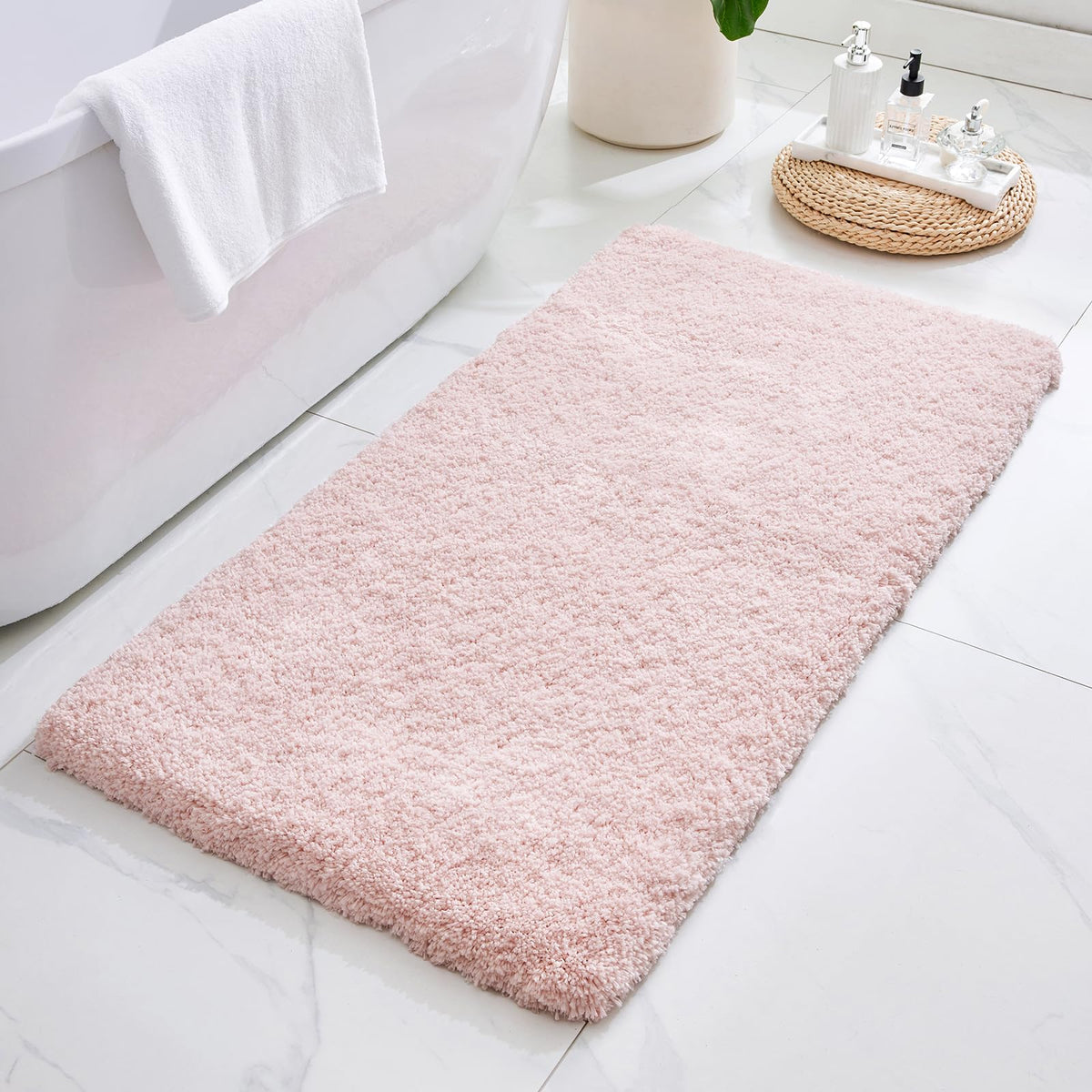 ILANGO Bathroom Rugs 32" × 20", Extra Soft Absorbent Microfiber Bath Rugs