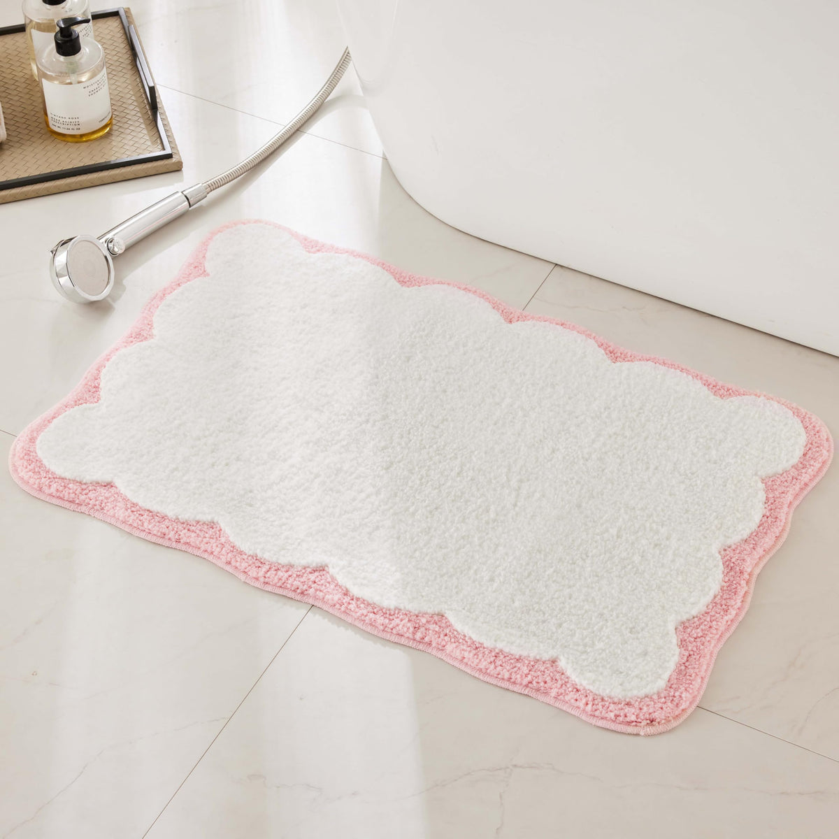Ohocut Luxury Microfiber Bathroom Rugs, Beige Sand Scalloped Bath Rug Boho Farmhouse Cute Aesthetic Preppy Bath Mat for Bathroom, Tub, Floor Carpet, Sink, Shower, Anti Slip, Absorbent, 32x20