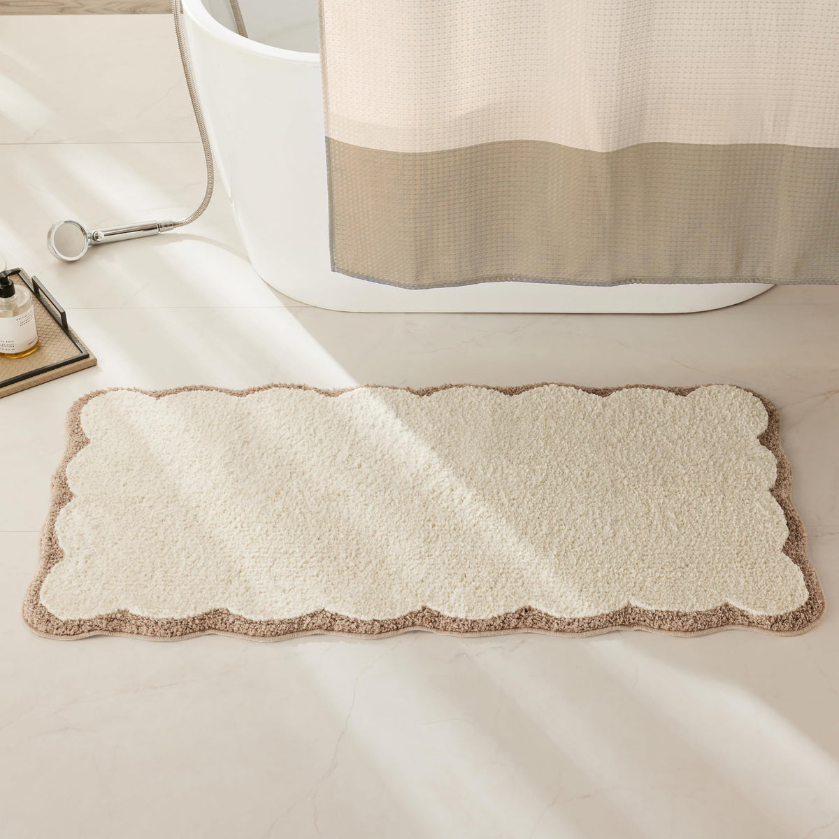 Ohocut Luxury Microfiber Bathroom Rugs, Beige Sand Scalloped Bath Rug Boho Farmhouse Cute Aesthetic Preppy Bath Mat for Bathroom, Tub, Floor Carpet, Sink, Shower, Anti Slip, Absorbent, 32x20
