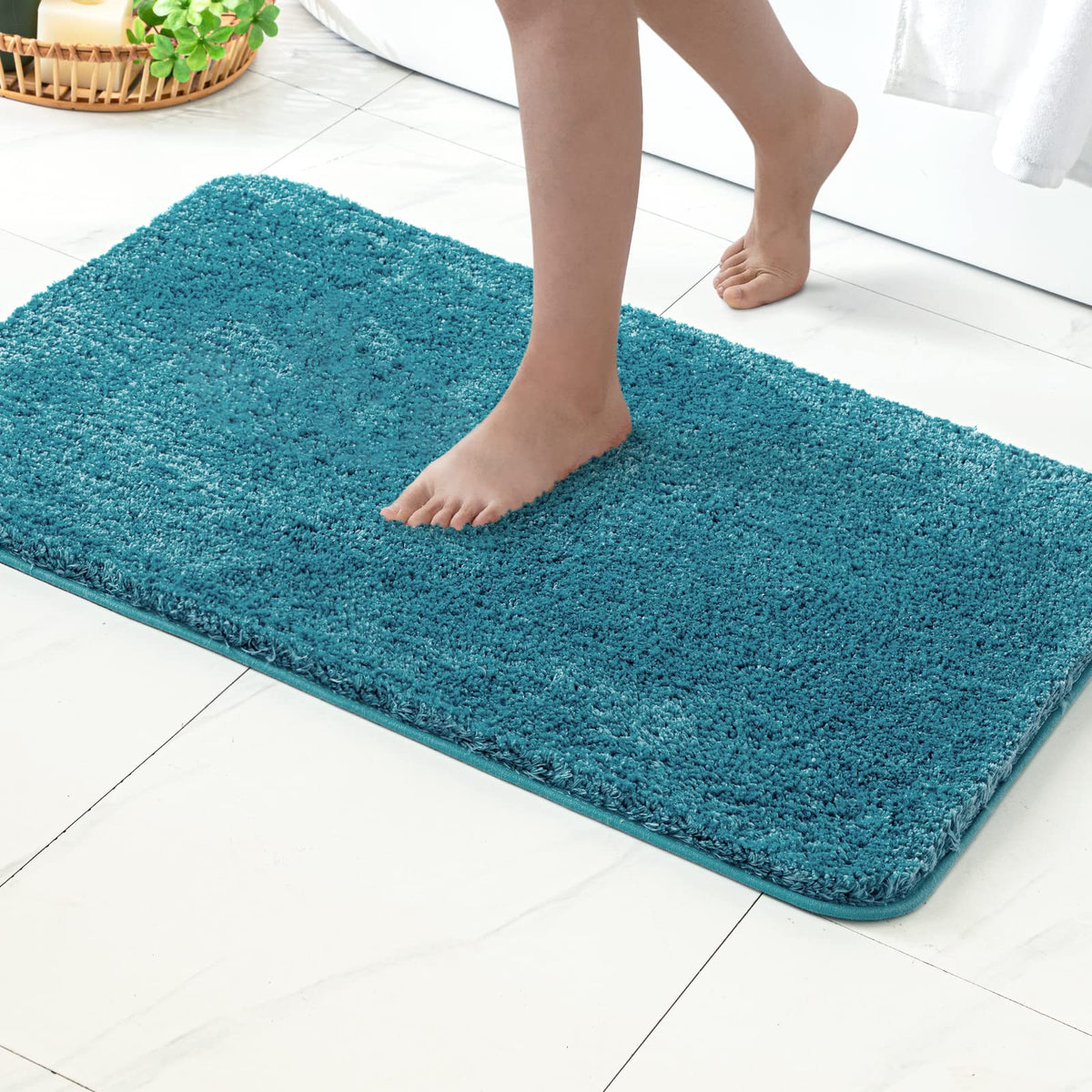 MIULEE Dark Purple Bathroom Rugs Soft Small Microfiber Bath Mat 16x24 Inch