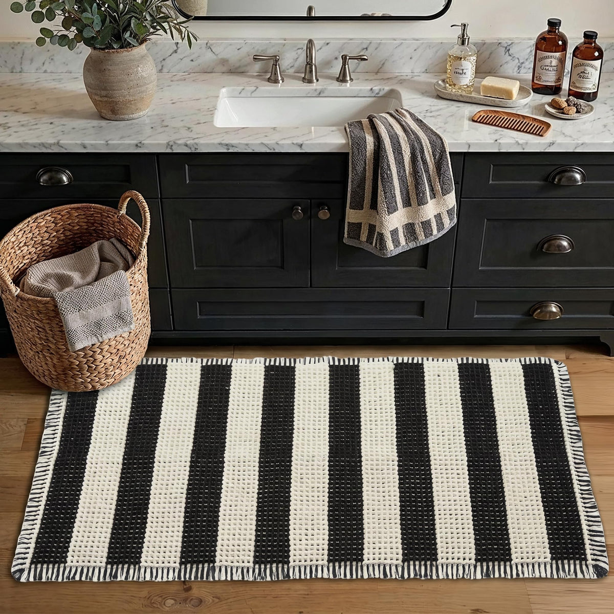 MatEssenz Waffle Bath Mat, 20x32, Black White