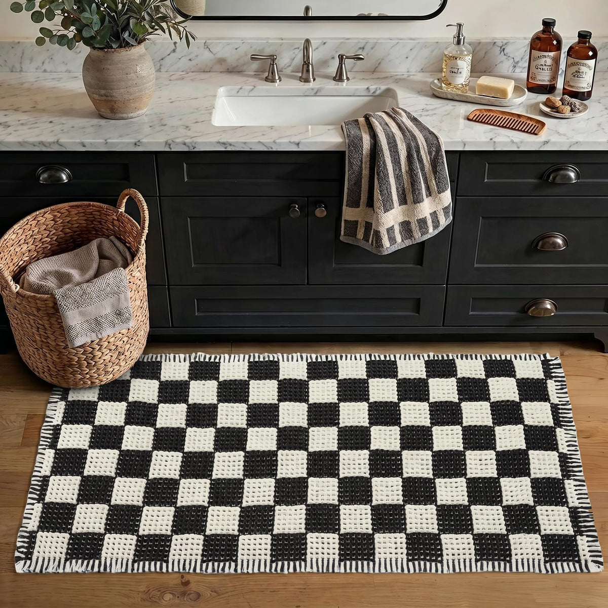 MatEssenz Waffle Bath Mat, 20x32, Black White