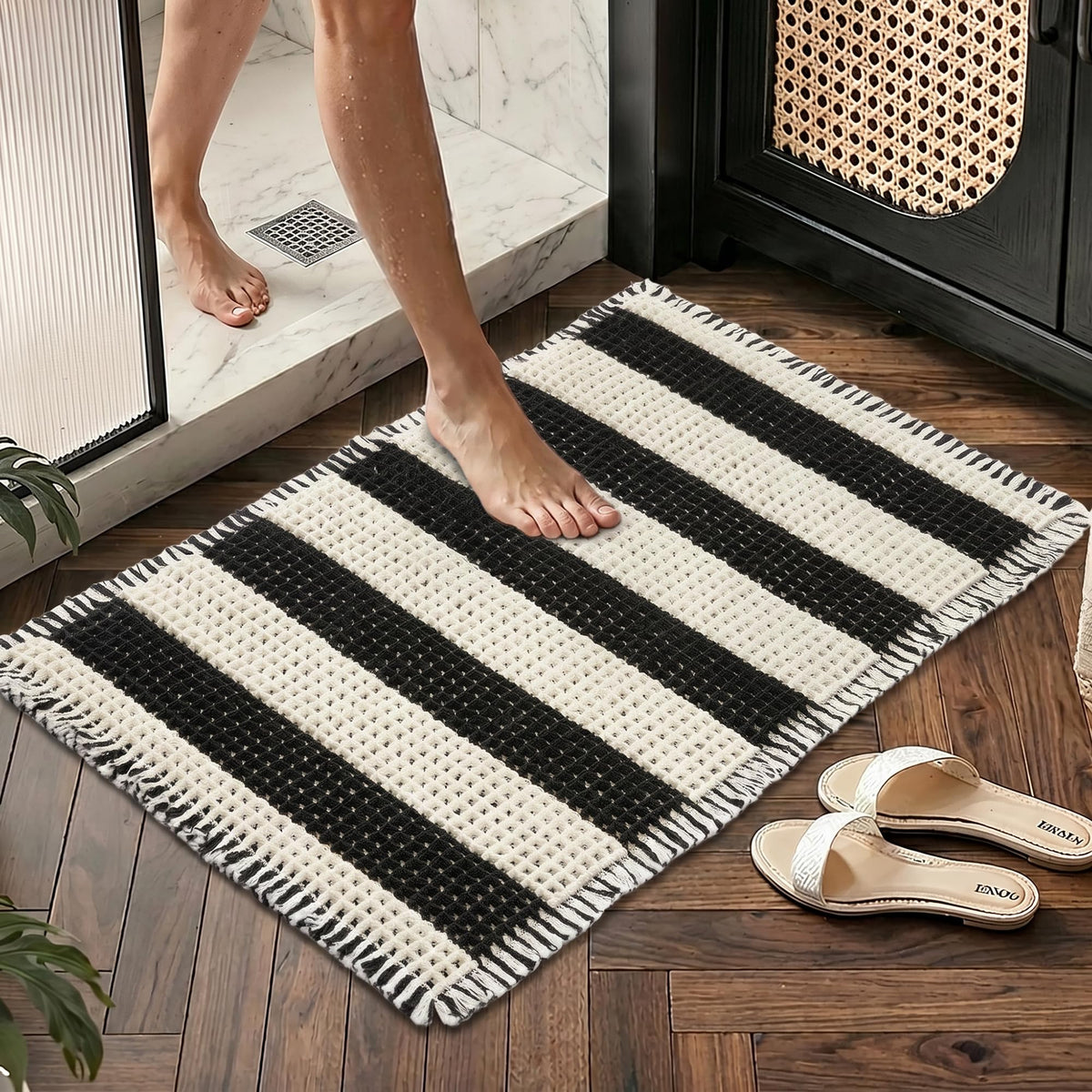 MatEssenz Waffle Bath Mat, 20x32, Black White